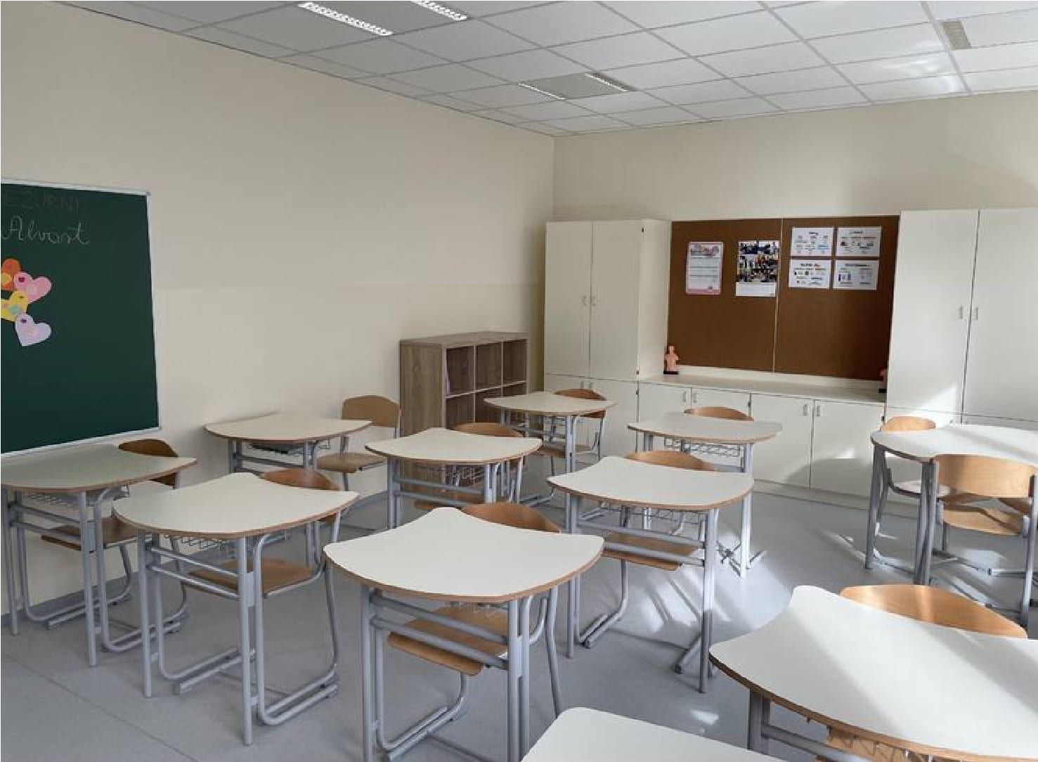 Sodobni in svetli prostori novega prizidka k OŠ IV